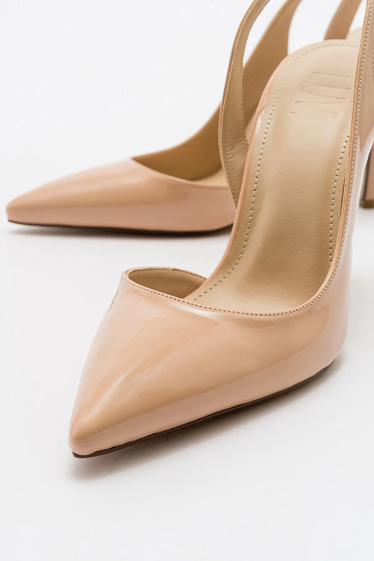 LuviShoes  Beigefarbene Damen-Schuhe mit Absatz aus Lackleder von Twine