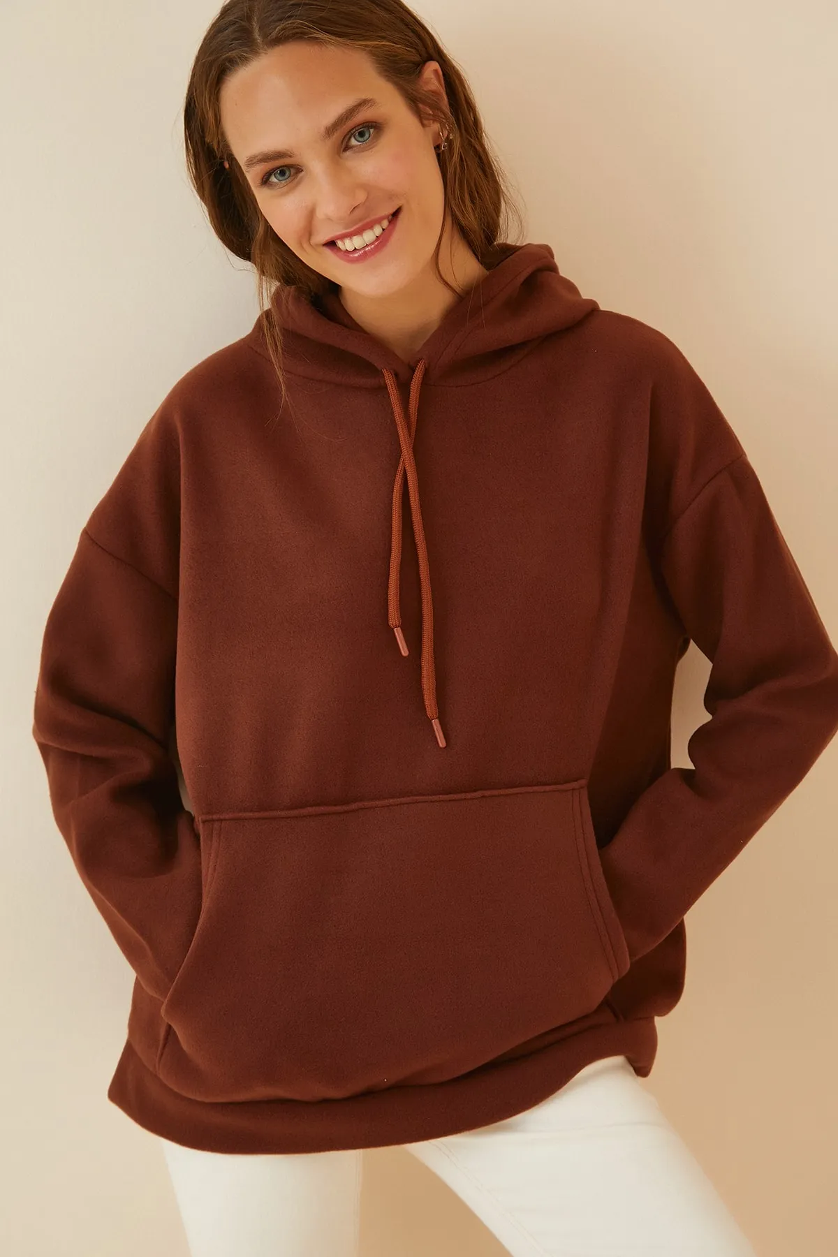 Happiness İstanbul  Hellbraunes Winter-Fleece-Sweatshirt mit Kapuze für Damen ZV00047