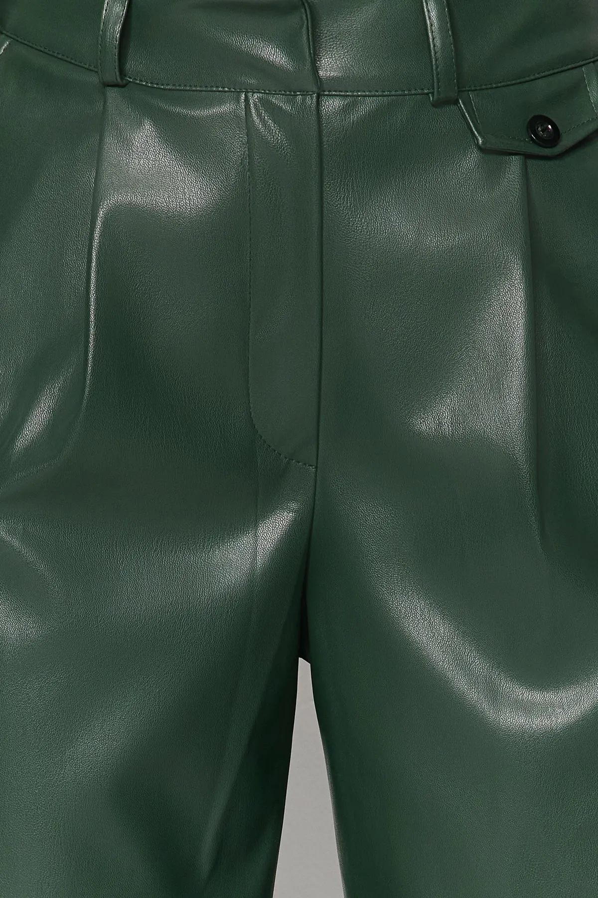 Trendyol Collection  Dunkelgrüne, gerade geschnittene Webhose aus Kunstleder TWOAW24PL00053