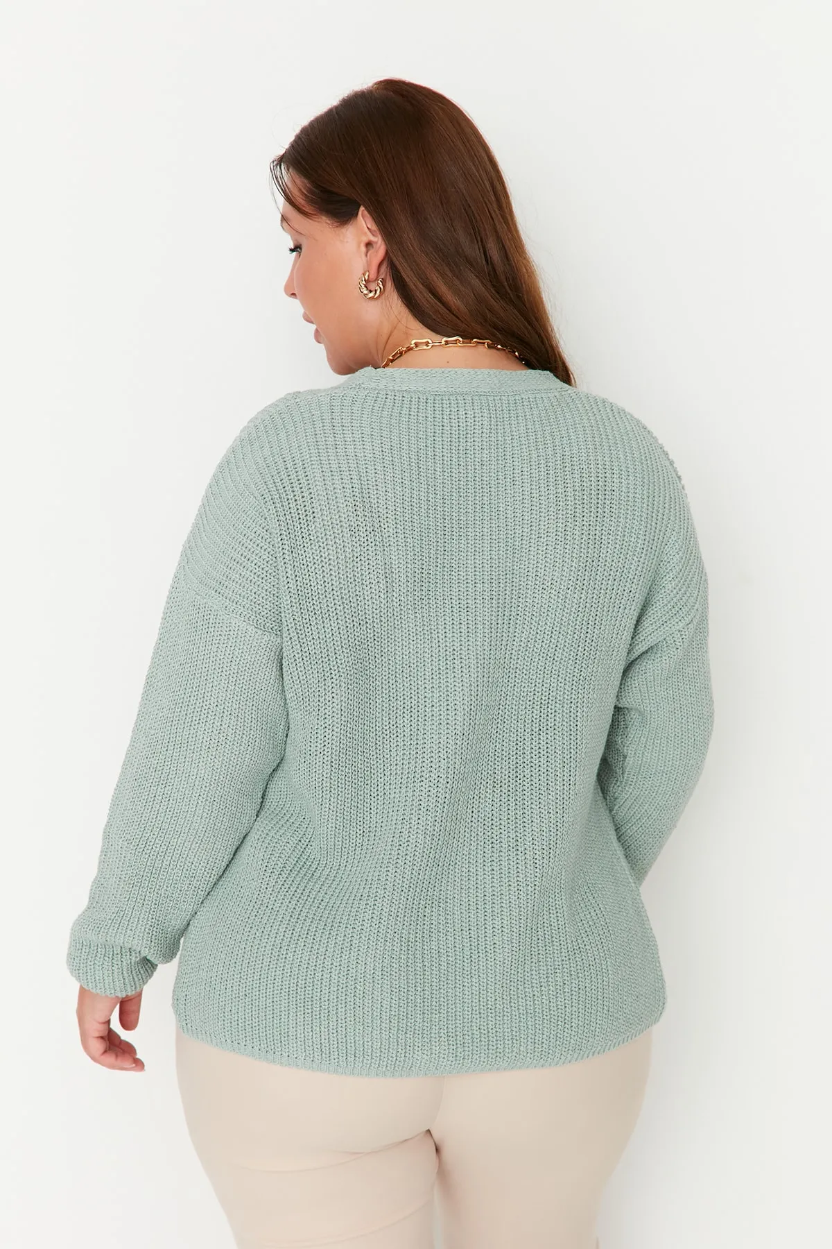 Trendyol Curve  Mintfarbener Strick-Cardigan mit V-Ausschnitt und Knöpfen TBBAW23AV00010