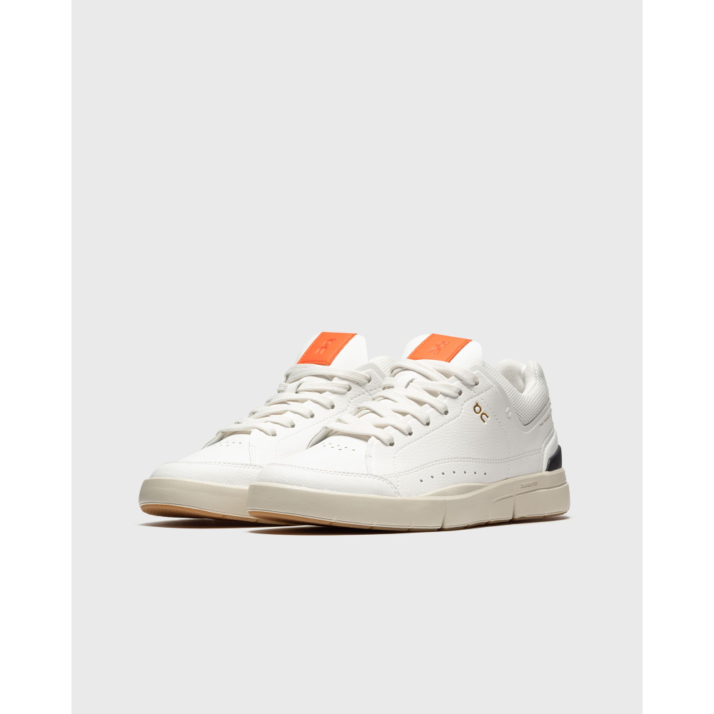 ON The Roger Centre WMNS Court 48.99154 / weiss