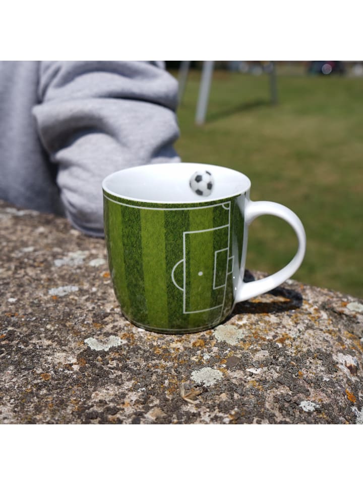 Geda Labels Tasse Spielfeld in Grün - 300 ml günstig kaufen onesize