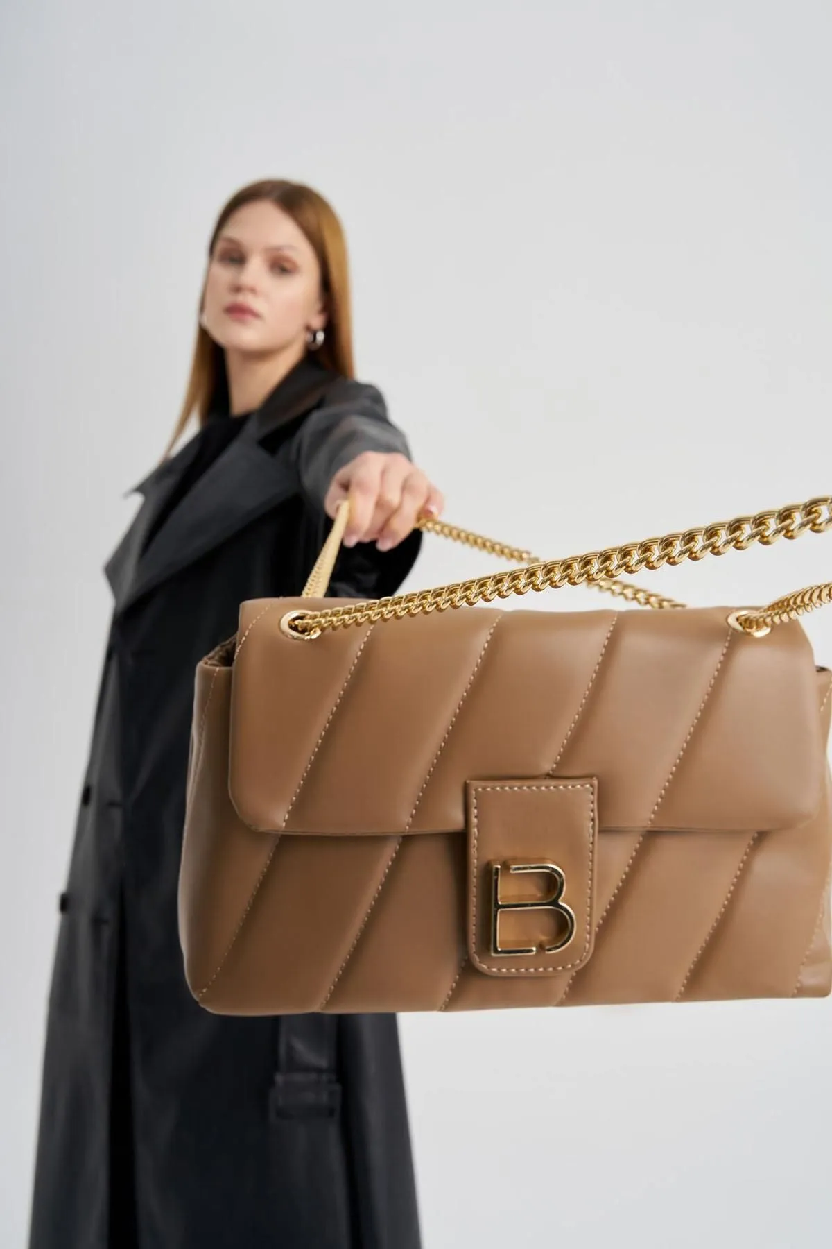 Lucky Bees  Gemusterte Damen Hand- und Schultertasche mit Kettenriemen