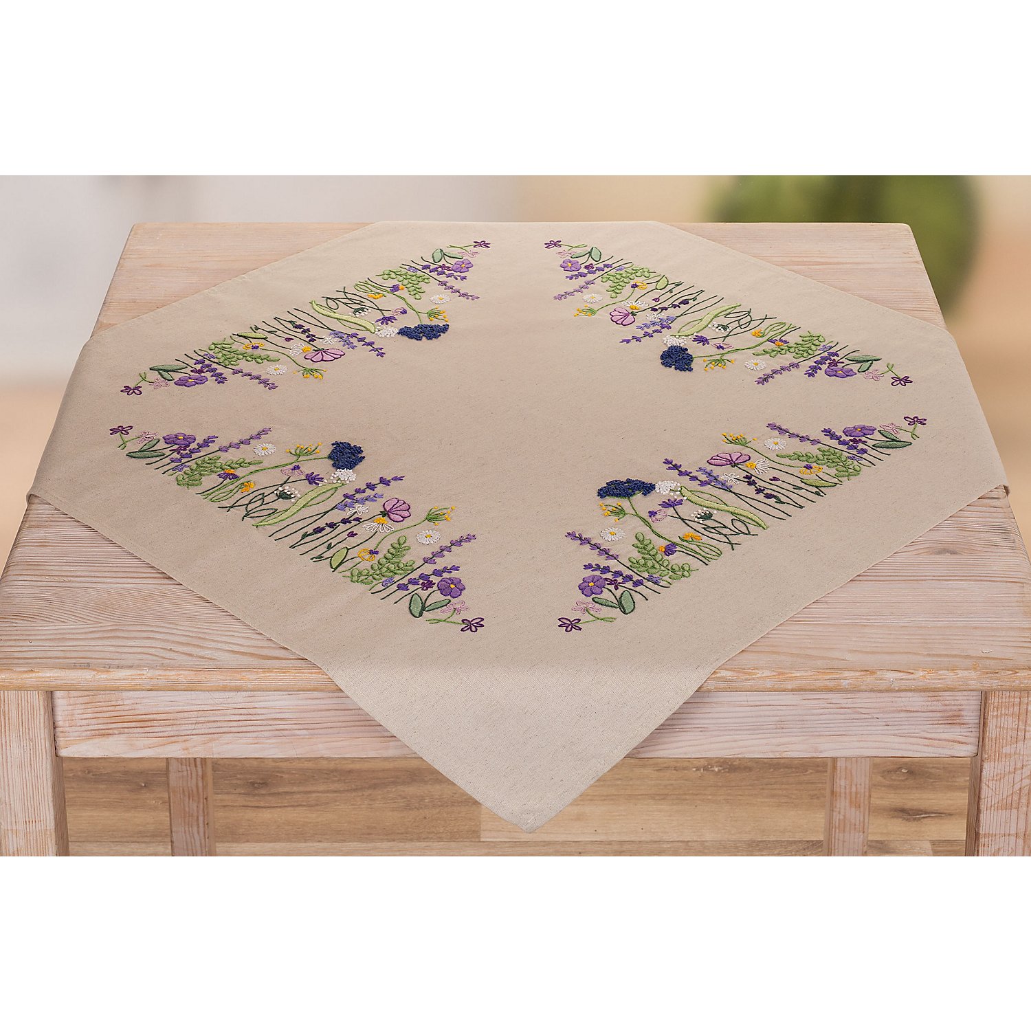 buttinette Stickmitteldecke 