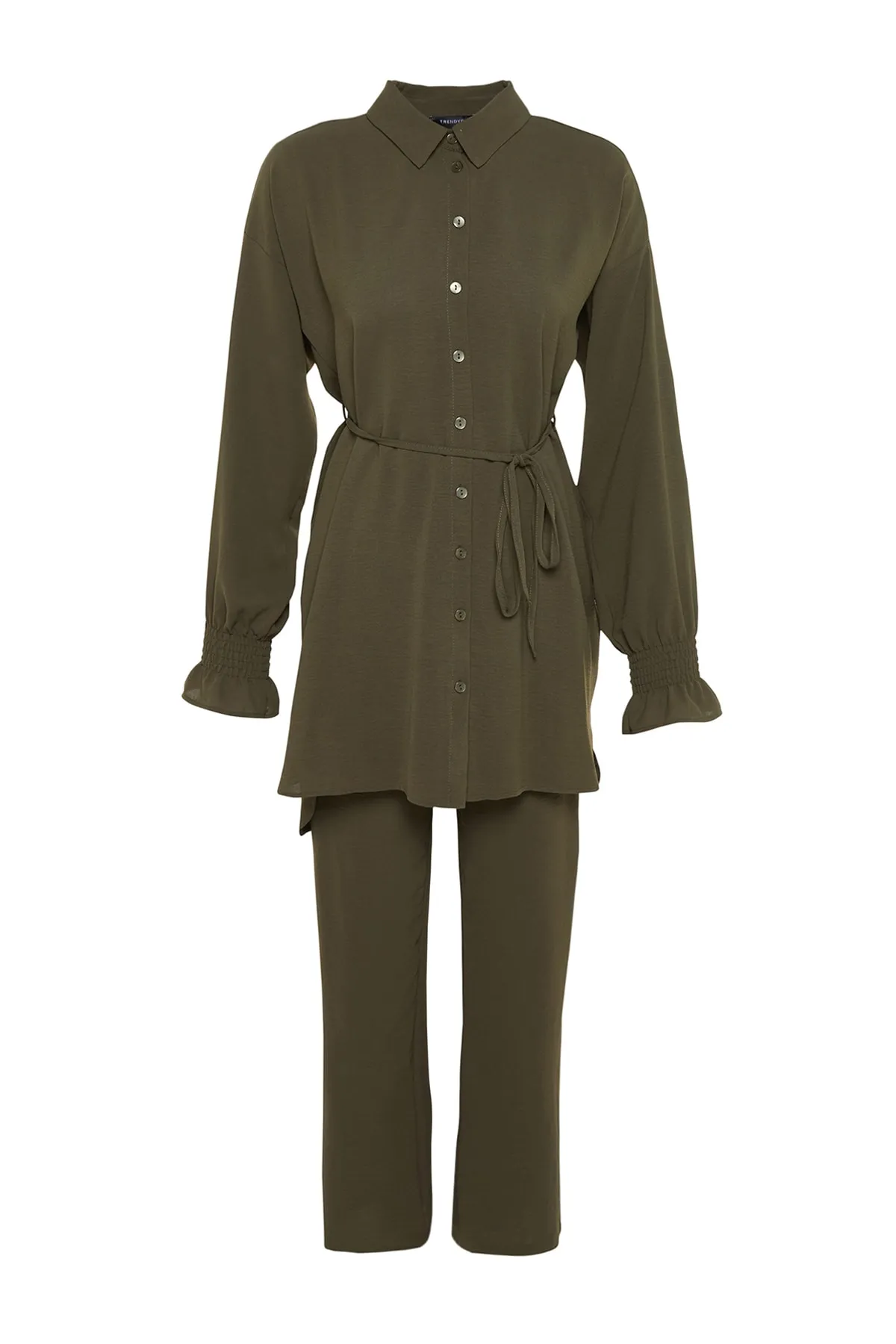 Trendyol Modest  Khakifarbenes Aerobin-Hemd-Hosen-Set aus gewebtem Stoff mit Gürtel TCTSS23US00018