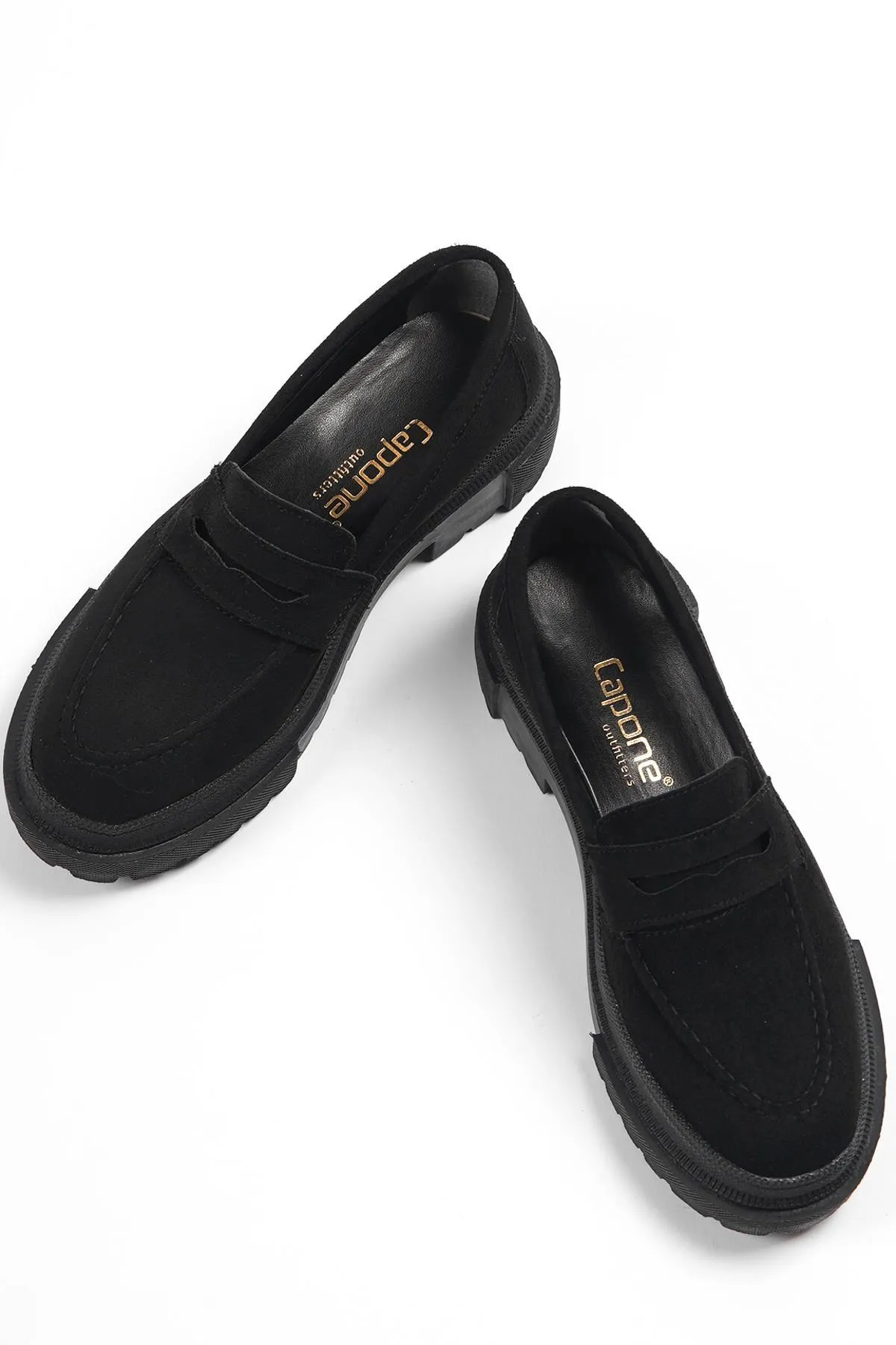Capone Outfitters  Capone Damen-Loafer aus schwarzem Wildleder mit ovaler Zehenpartie und Trac-Sohle