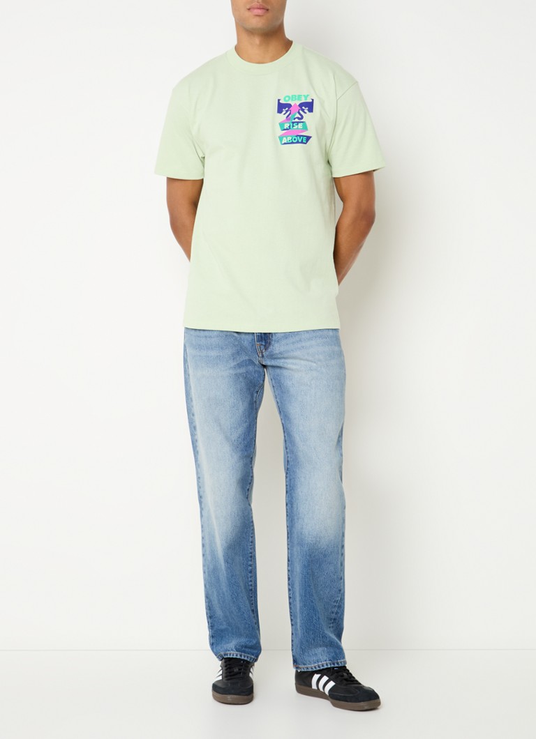 T-shirt Obey Rise Above con logo e stampa sul retro.