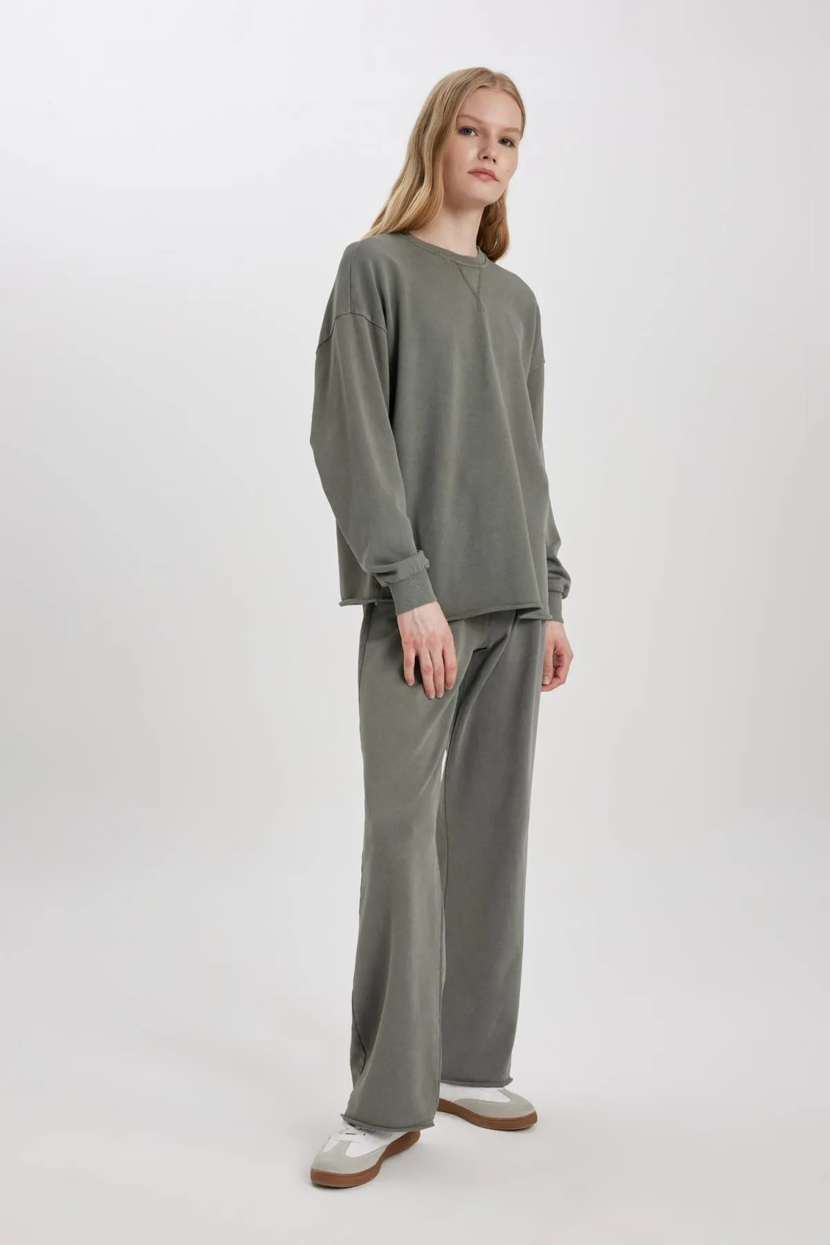 DeFacto  Jogginghose mit weitem Bein und heller Waschung C2818ax24sp