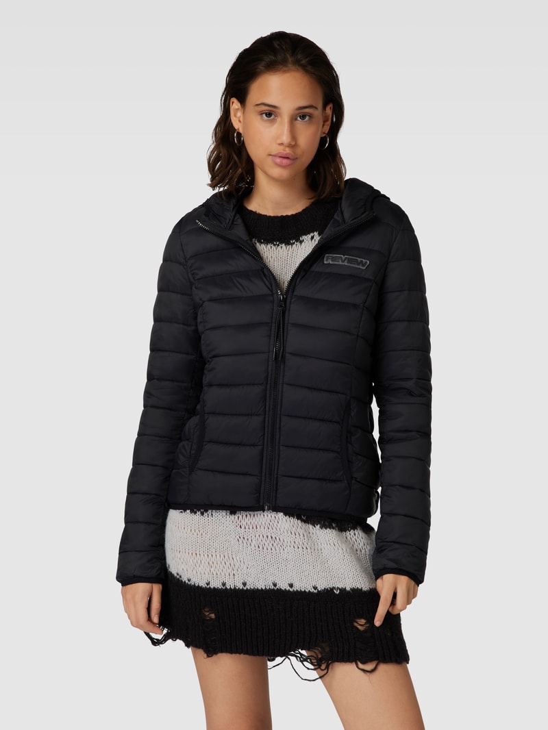 Steppjacke mit Label-Detail in schwarz