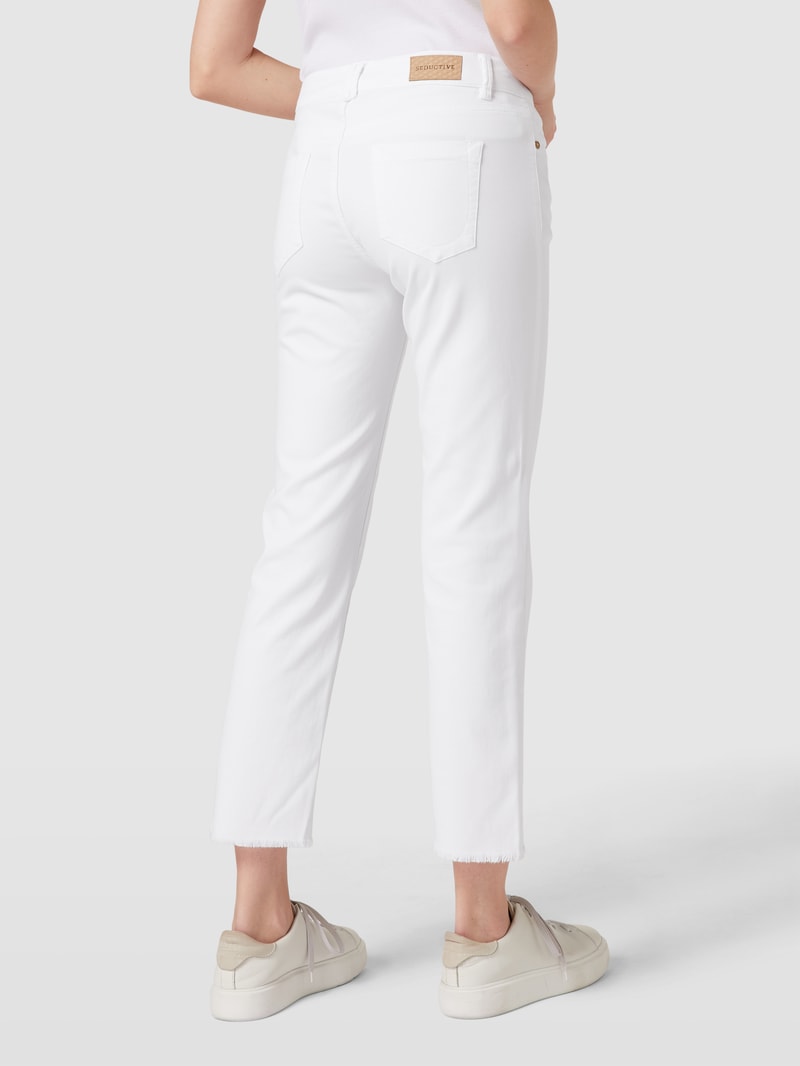 Jeans mit ausgefransten Beinabschlüssen Modell 'CLAIRE CROPPED' in weiß