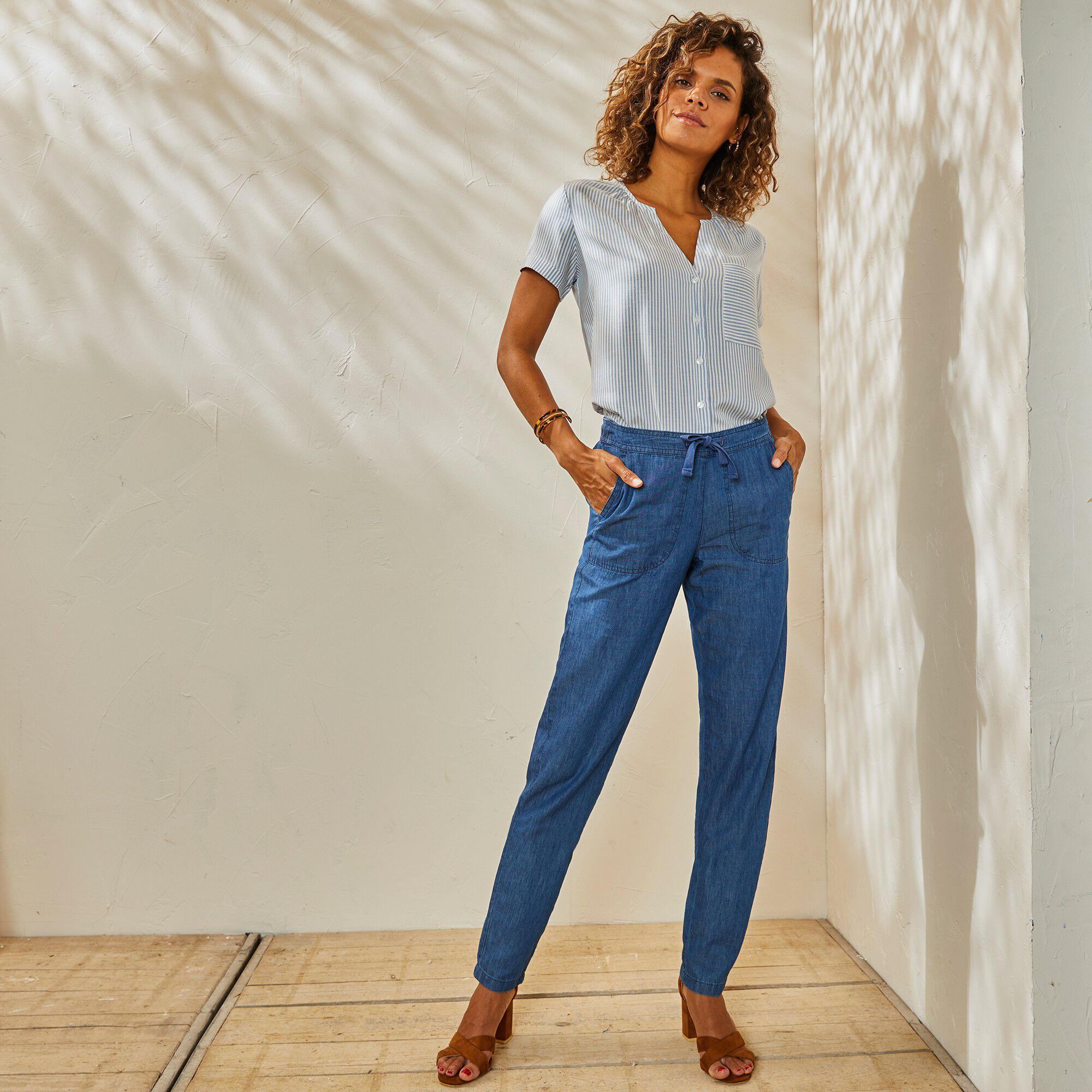 Pantalon fuselé fluide, denim léger