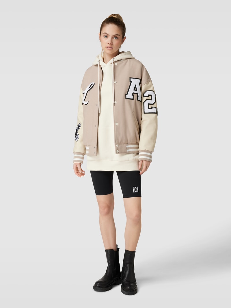Hoodie mit Känguru-Tasche in offwhite