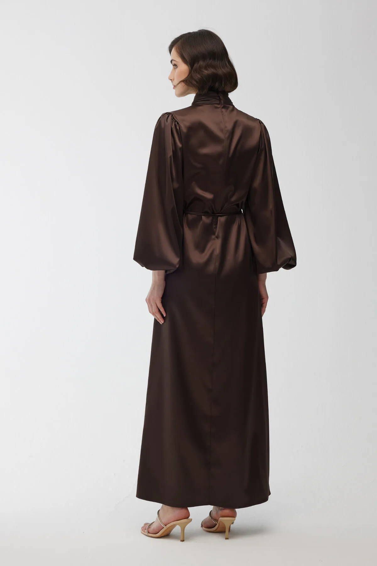 Manuka  Abendkleid aus Satin mit Ballonärmeln in Braun