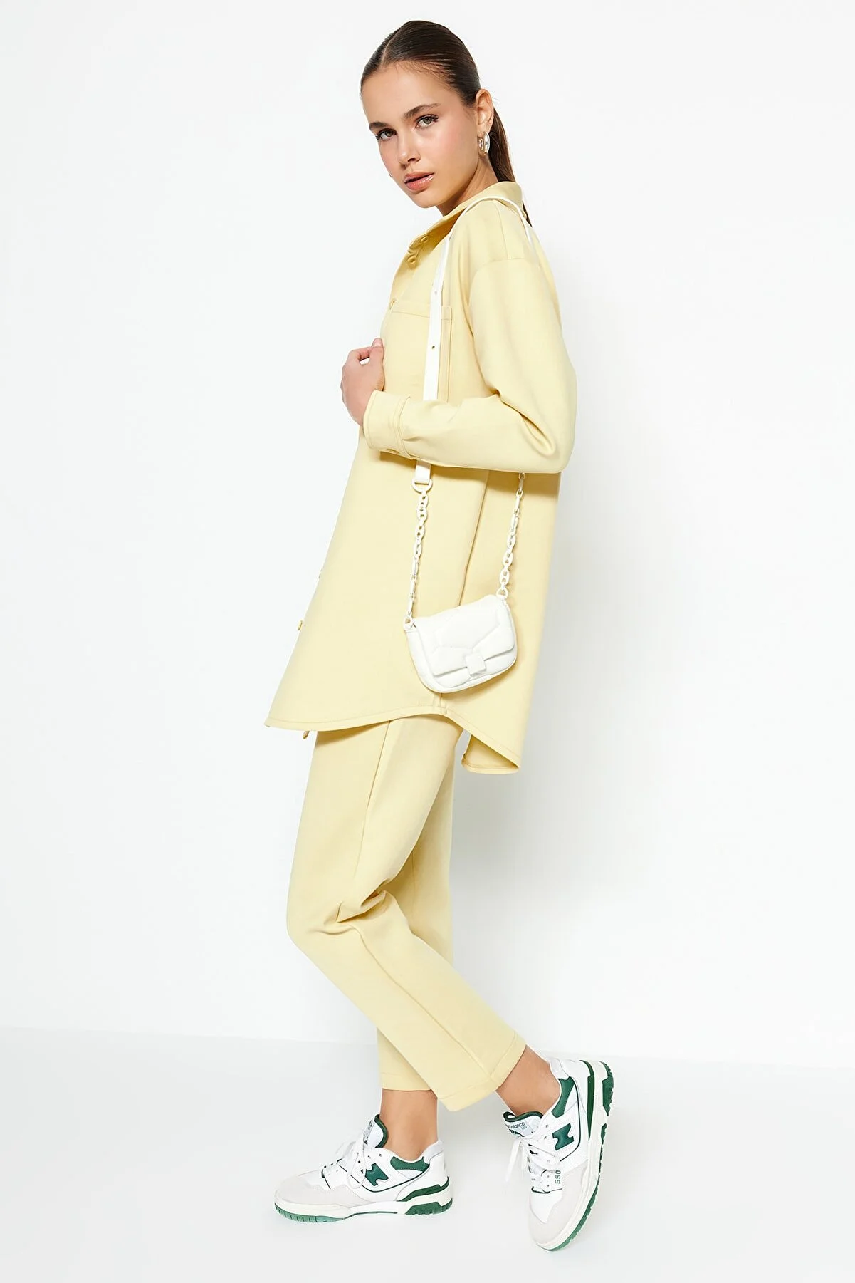 Trendyol Modest  Gelbes Strickset aus Hemd und Hose mit Taschendetail TCTSS23US00011