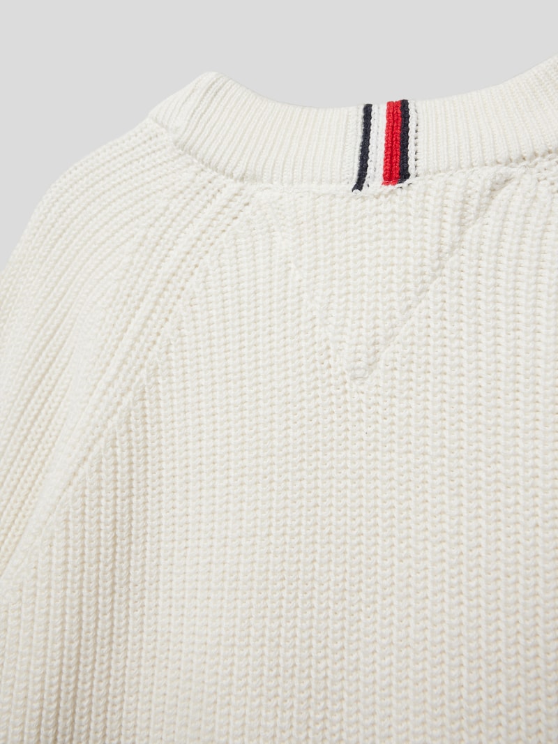 Strickpullover aus Baumwolle mit Label-Detail in offwhite