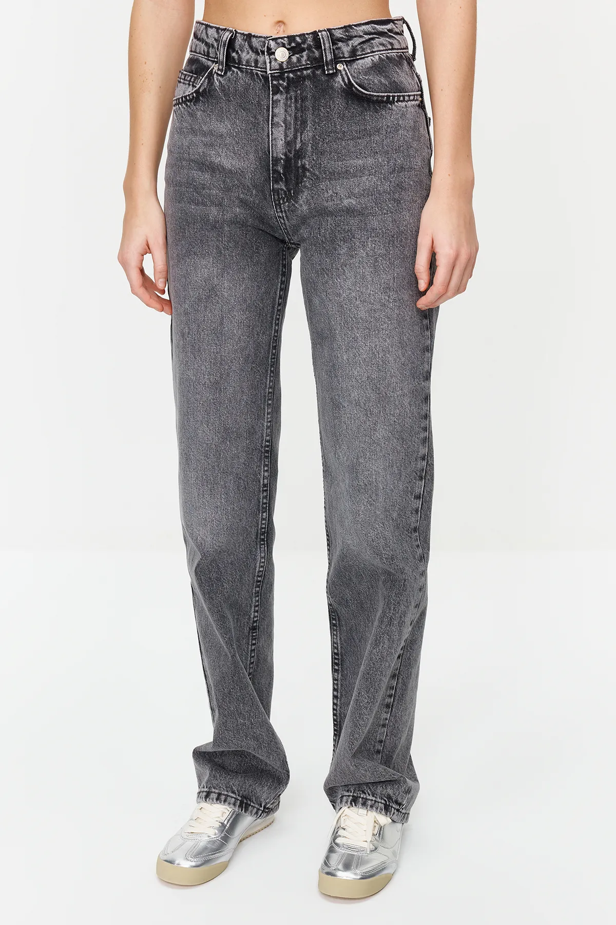 Trendyol Collection  Schwarze Jeans mit niedriger Taille und weitem Bein TWOSS24JE00033