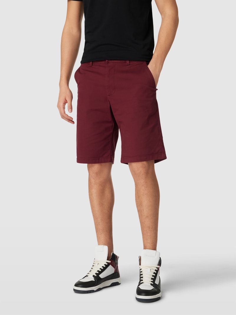 Bermudas mit Paspeltaschen in bordeaux rot