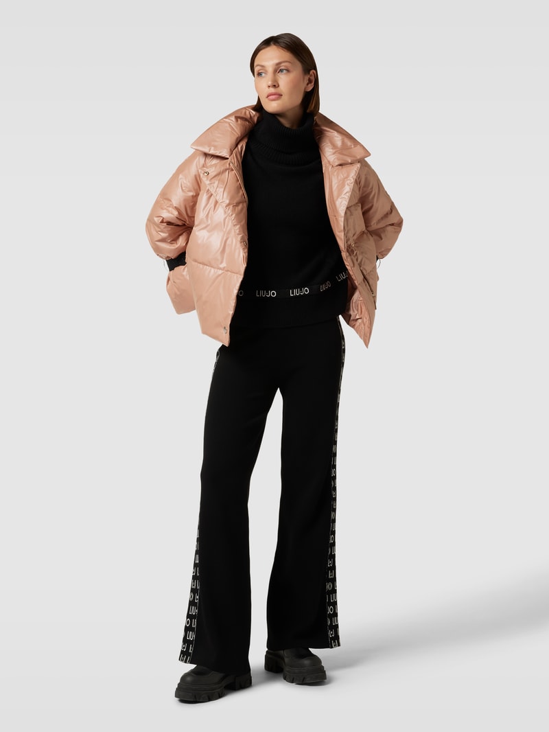 Steppjacke mit Kapuze in sand