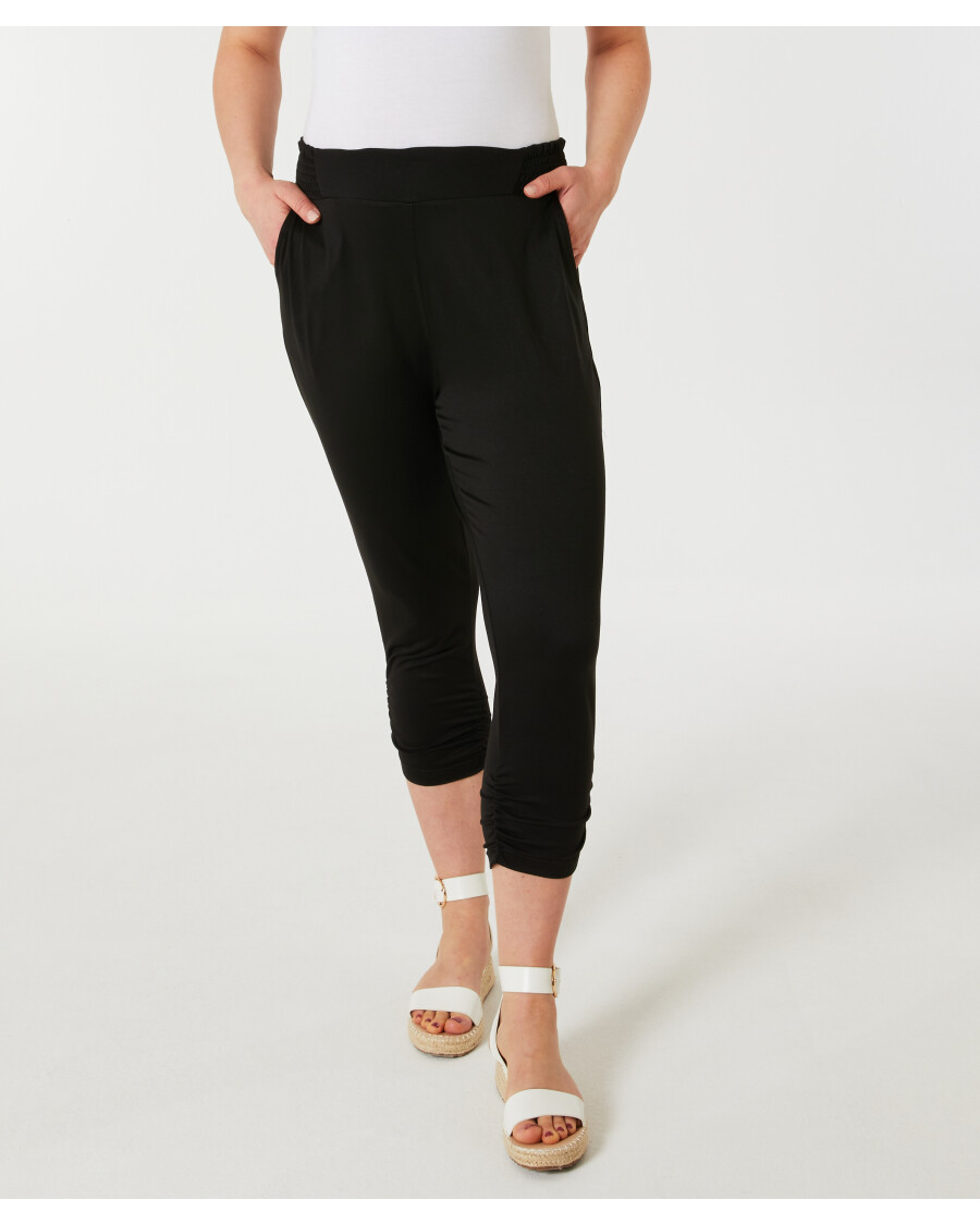 Schwarze Caprihose