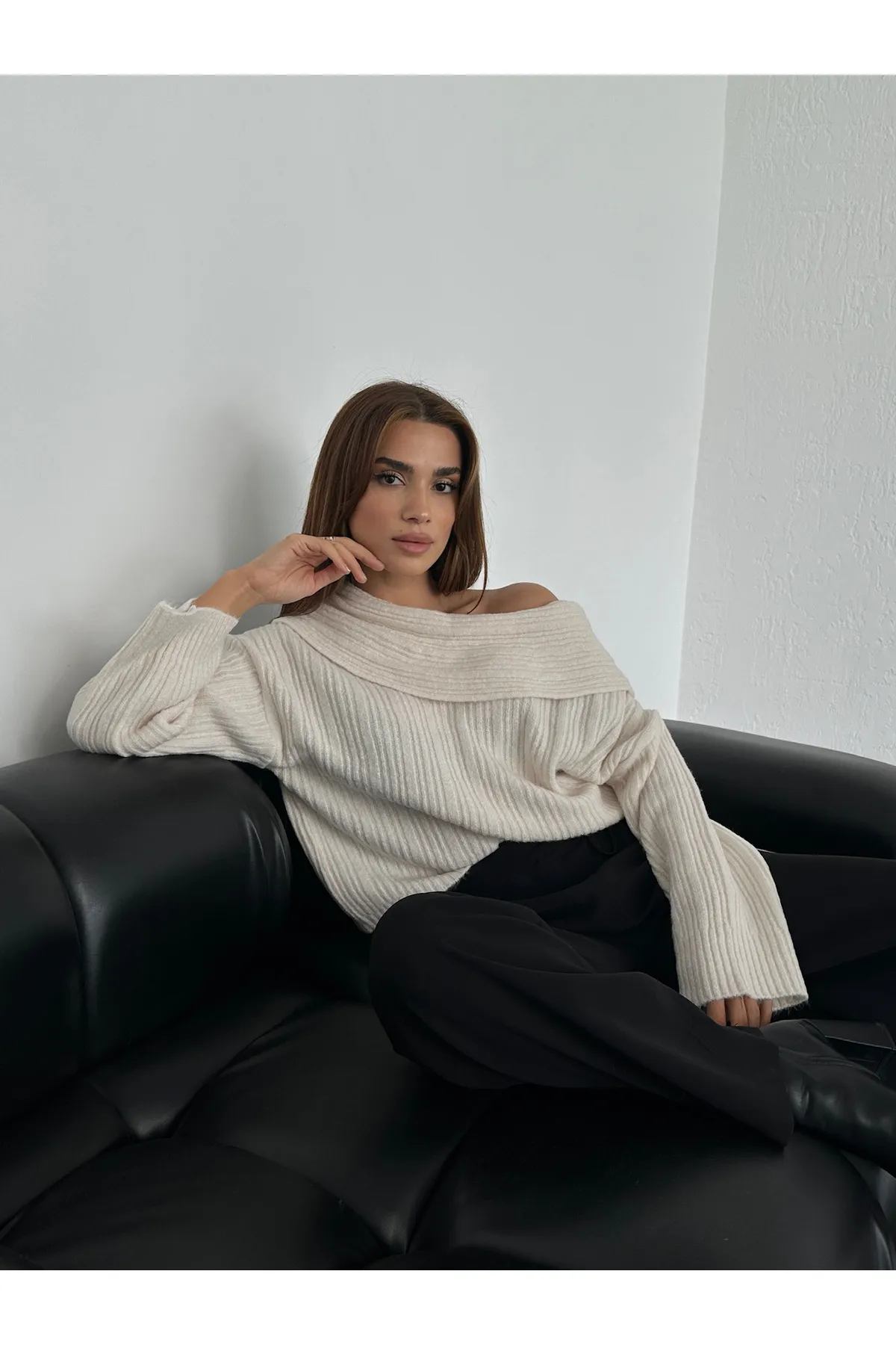 Laluvia  Cremefarbener, gerippter Pullover mit U-Ausschnitt