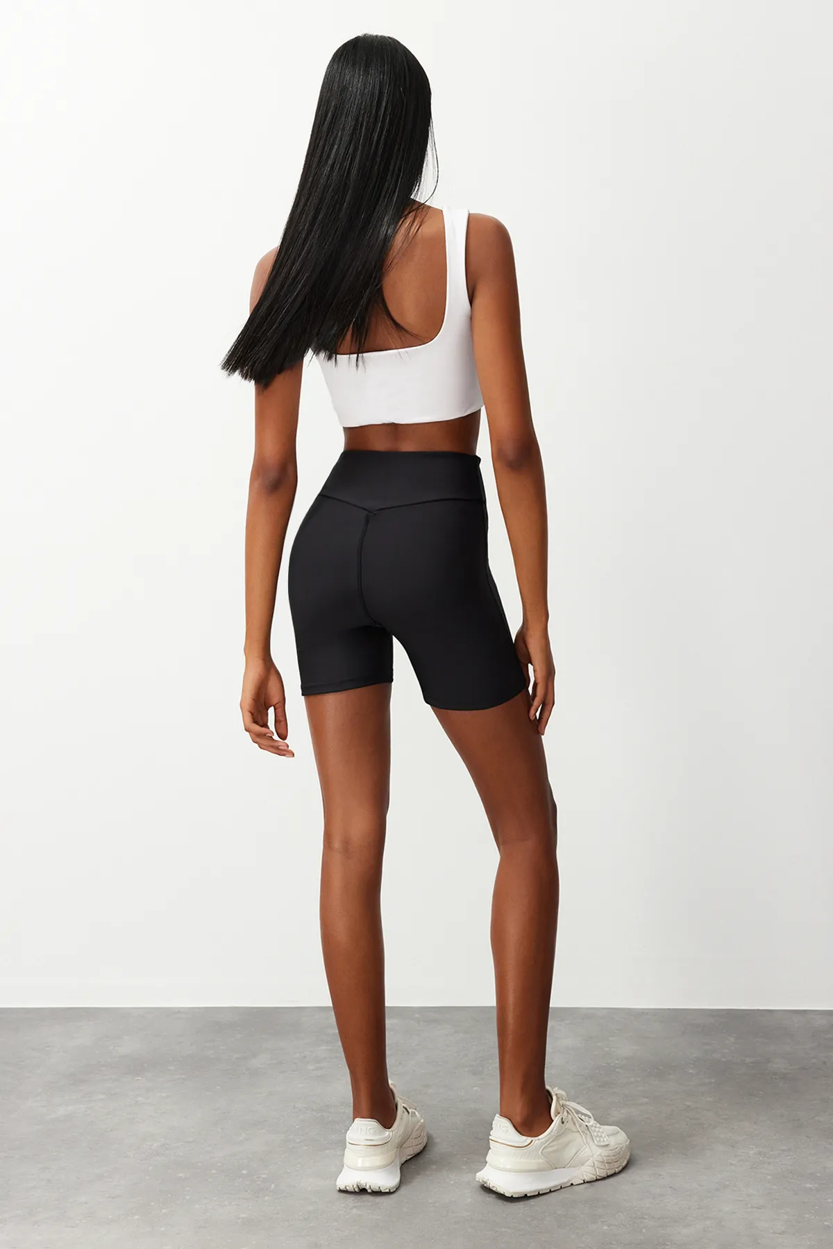 Trendyol Collection  Schwarze gestrickte Sportshorts/kurze Leggings mit Restorer-Nähten THMSS24TY00016