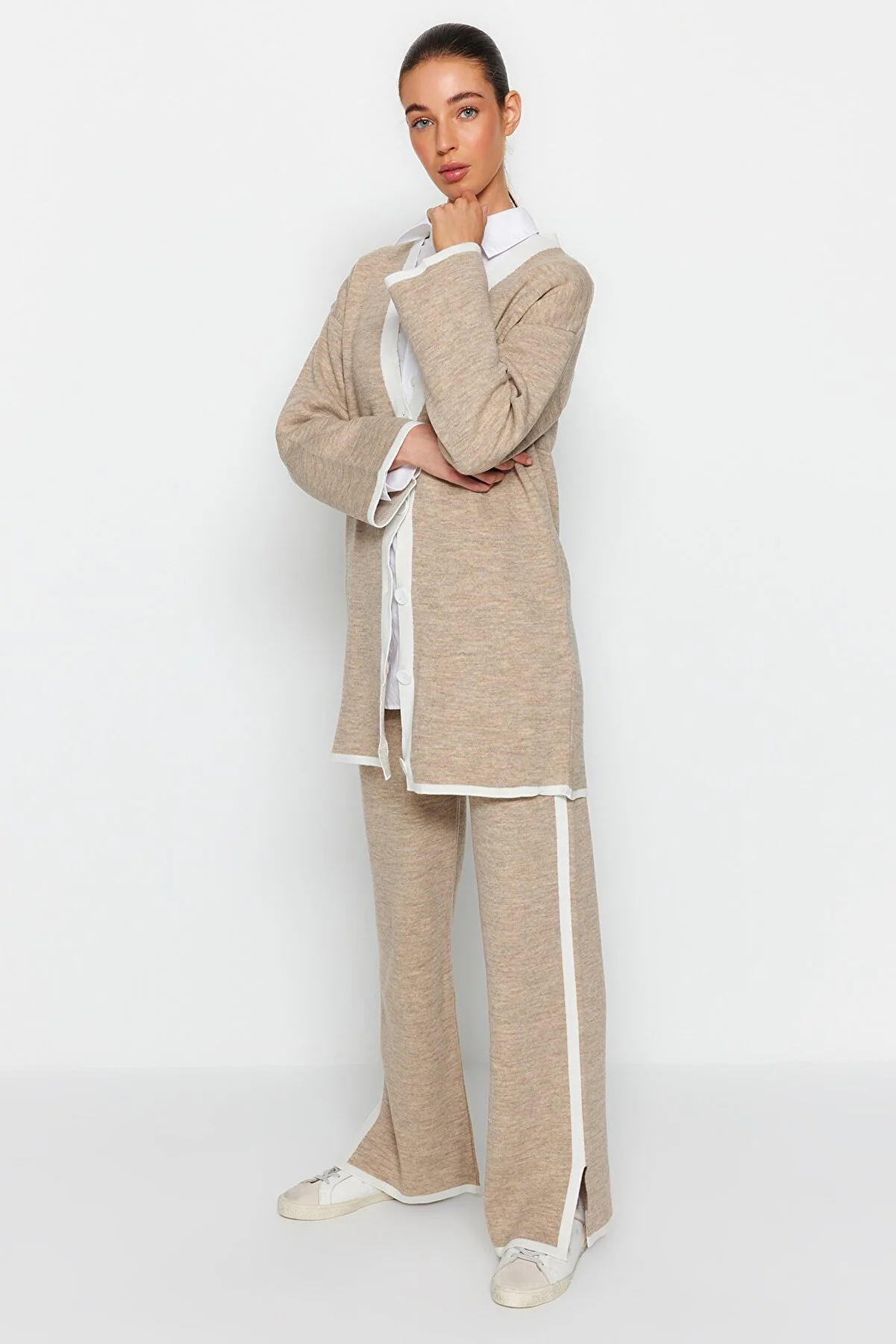 Trendyol Modest  Nerz gestreiftes Strickpullover-Set aus Hose und Oberteil TCTAW24US00035
