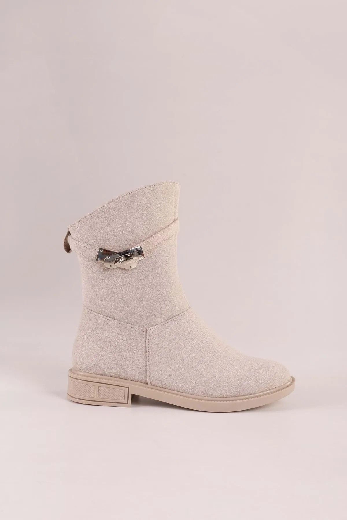 Shoeberry  Damen-Stiefel Mayslie aus beigem Wildleder mit Schnalle und flachem Absatz Beiges Wildleder