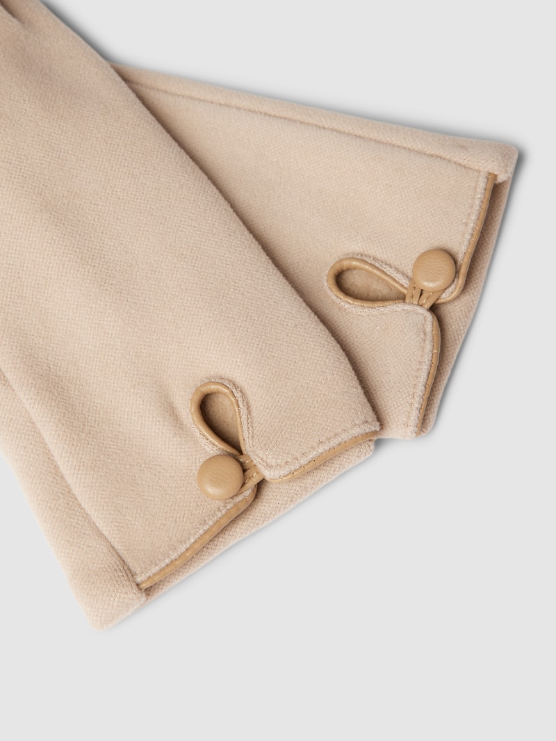 Handschuhe mit Knopfverschluss in beige