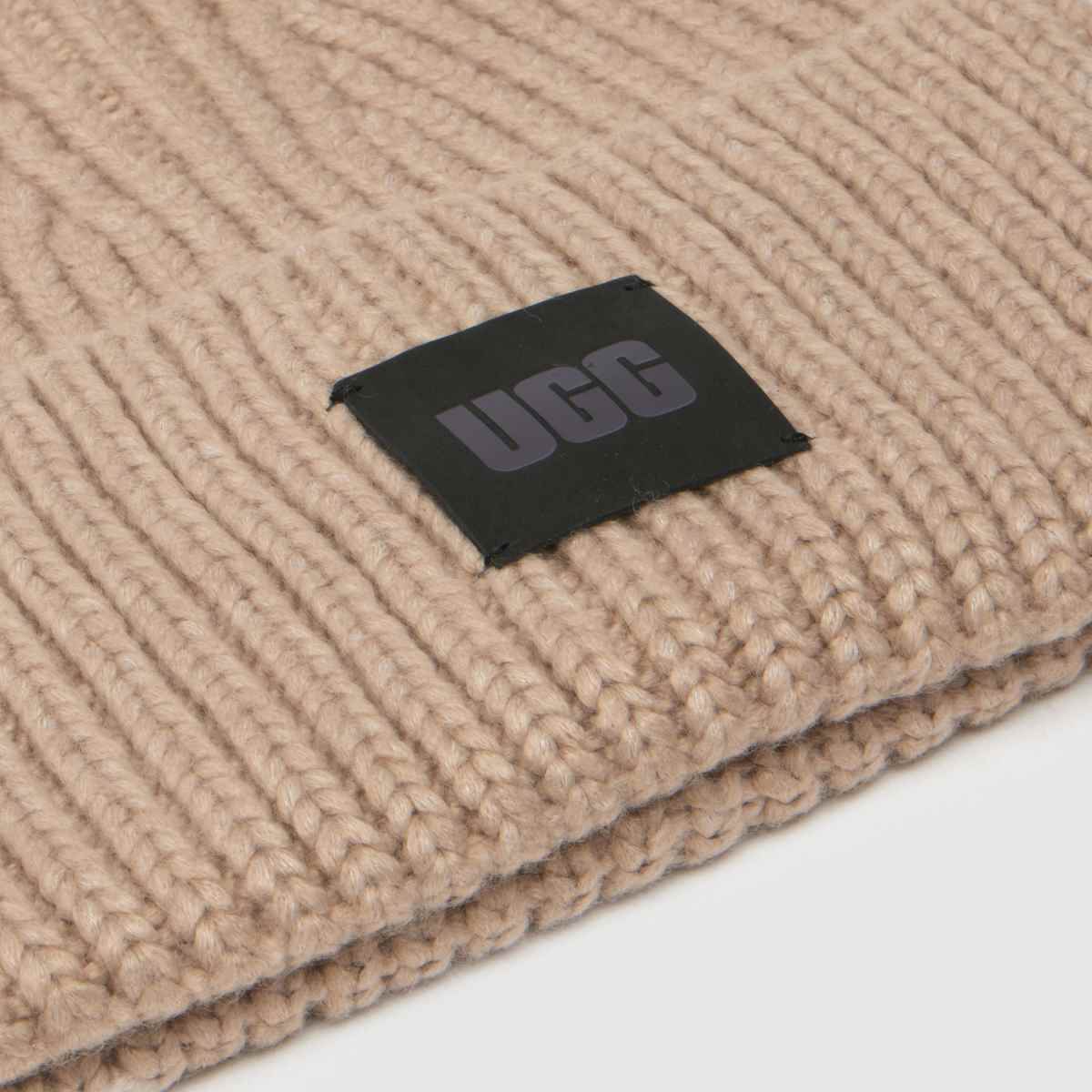 UGG beige grov ribbad mössa
