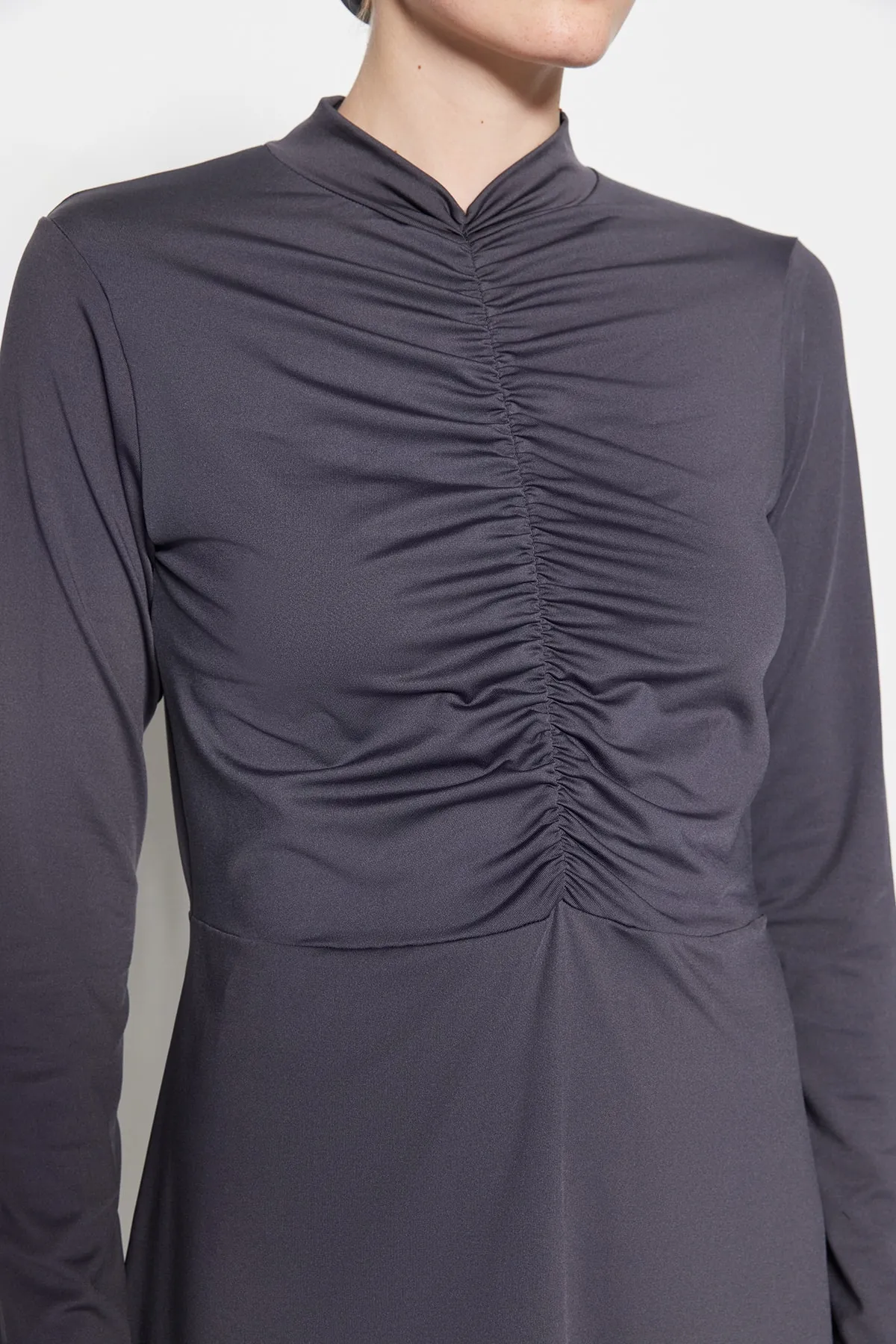 Trendyol Modest  Anthrazitfarbenes, detailliertes, vollständig überzogenes, gestricktes Lycra-Badeanzugset mit Rüschen und 4-teiligem Set TCTSS23CF00012