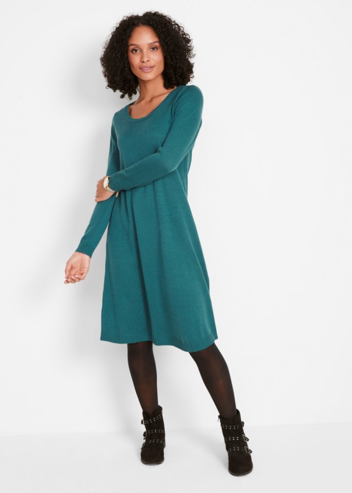 Knieumspielendes Strickkleid in ausgestellter Form