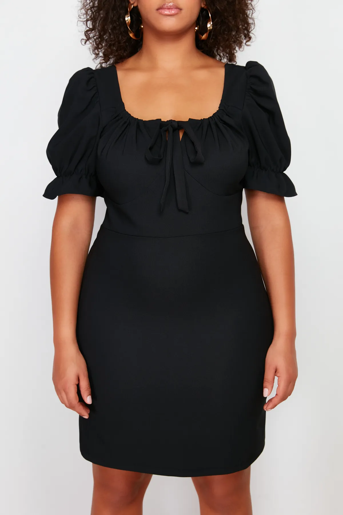 Trendyol Curve  Schwarzes A-Linien-Minikleid aus Webstoff TBBSS24AH00017