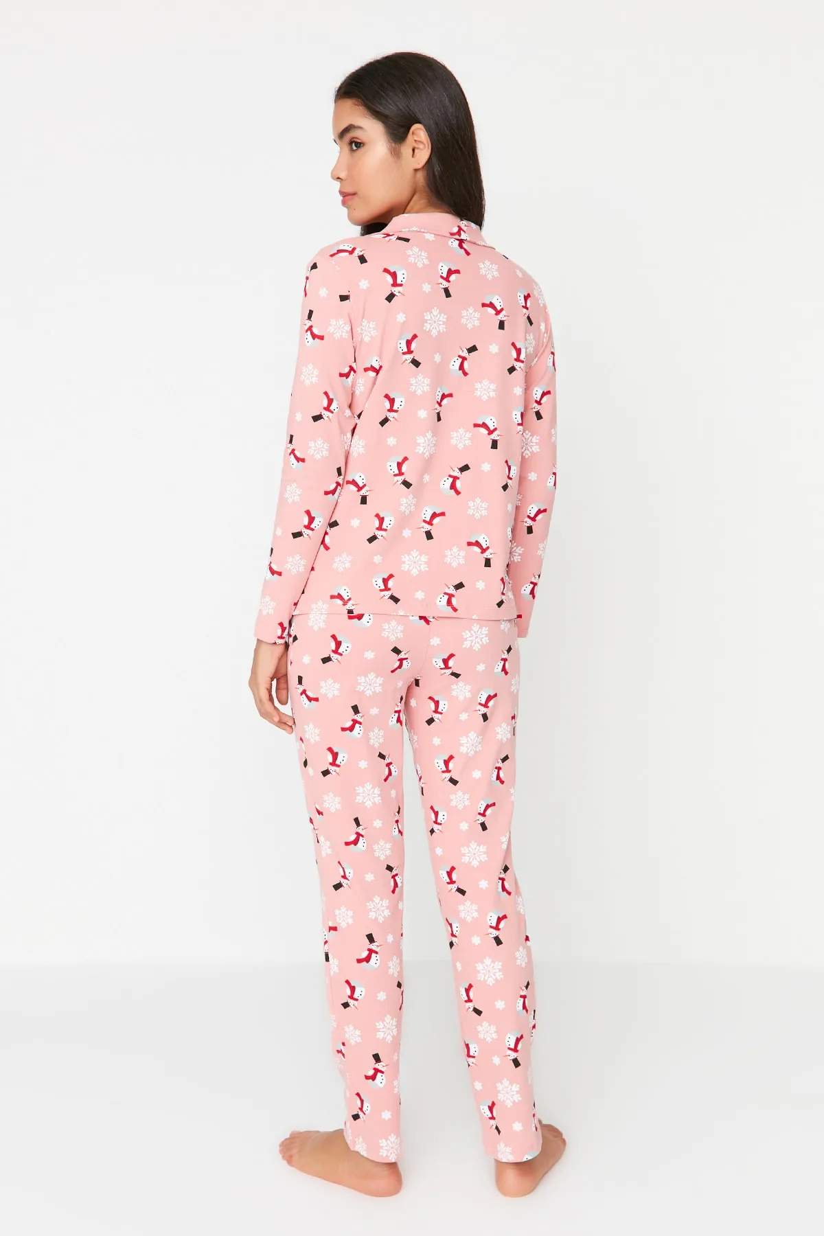Trendyol Collection  Mehrfarbiges, gemustertes Strickpyjama-Set aus 100 % Baumwolle THMAW21PT0775