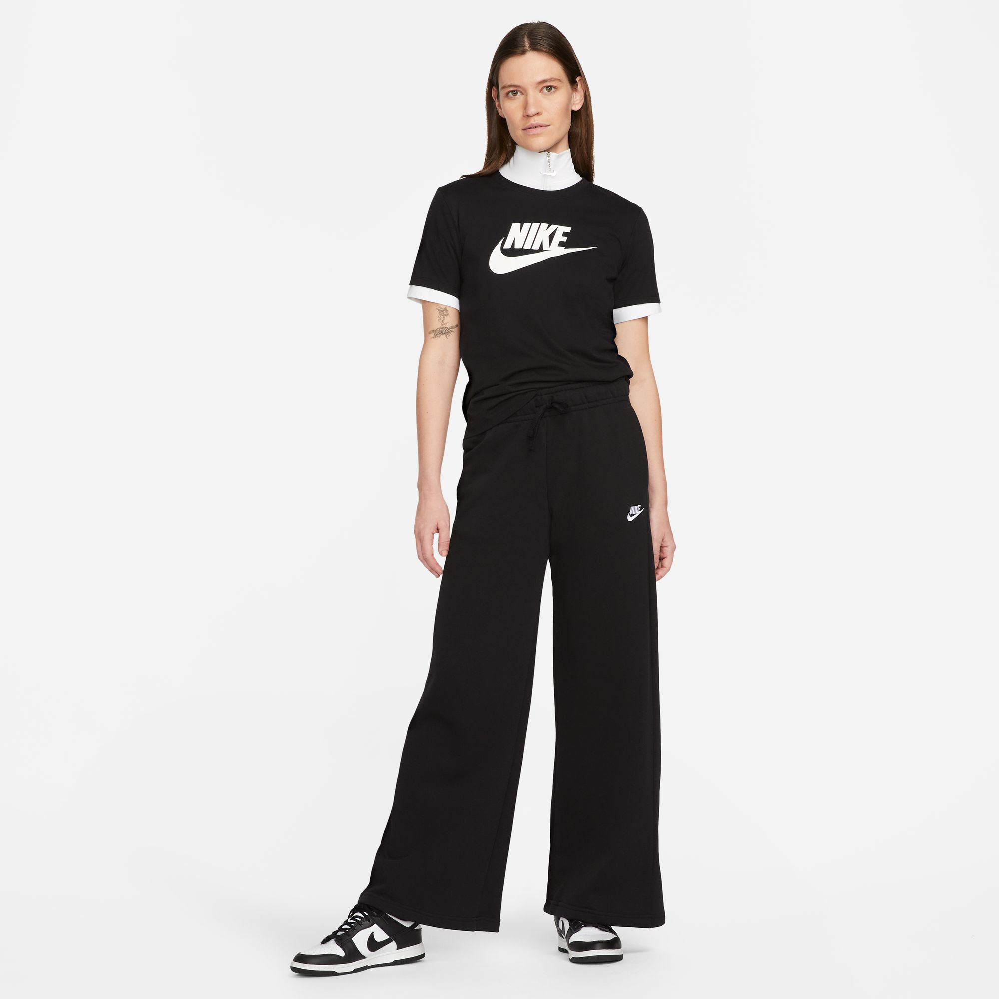 New Sportswear Essential Icon Futura T-Shirt Damen - Schwarz