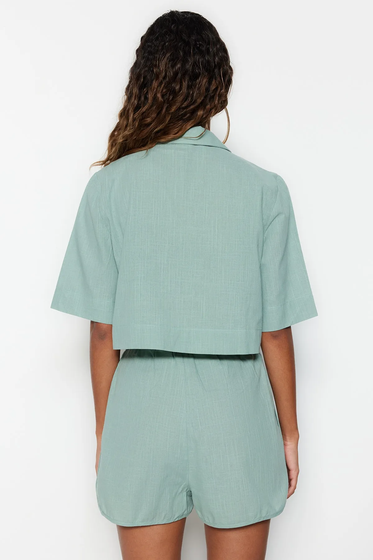 Trendyol Collection  Mintgrünes gewebtes Hemd-Shorts-Set aus 100 % Baumwolle TBESS21AU0168