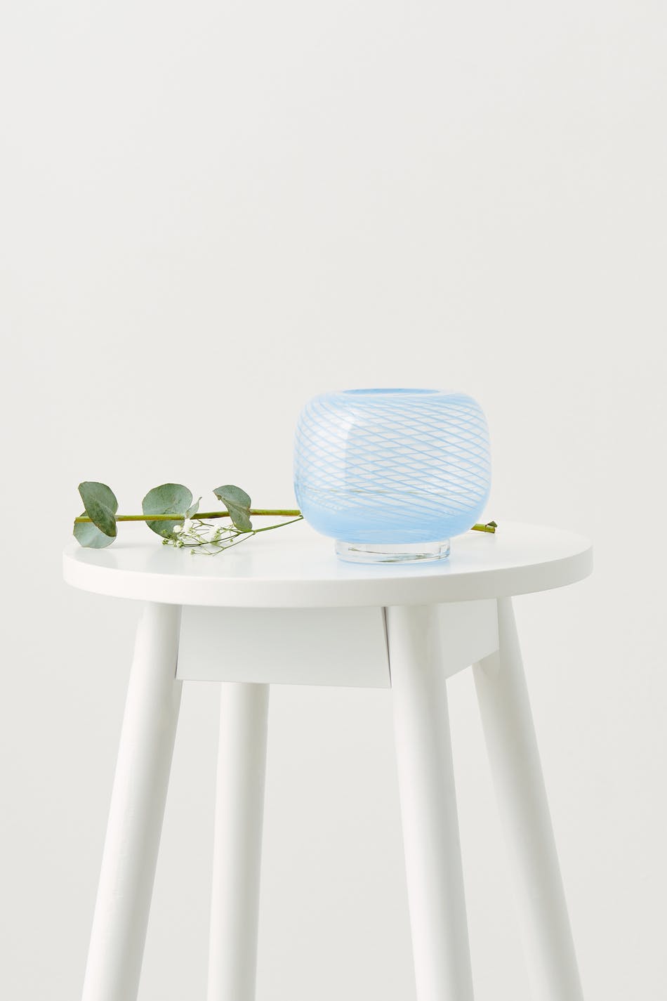 Swirl candle holder