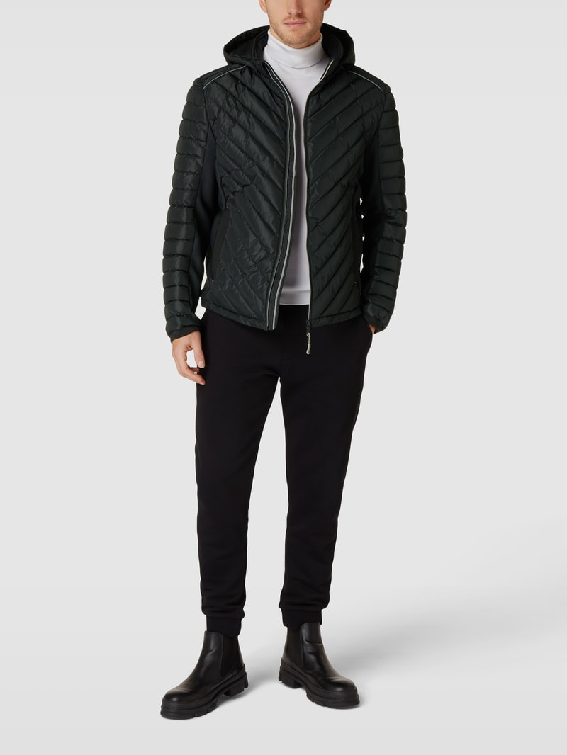 Steppjacke mit Label-Patch in schwarz