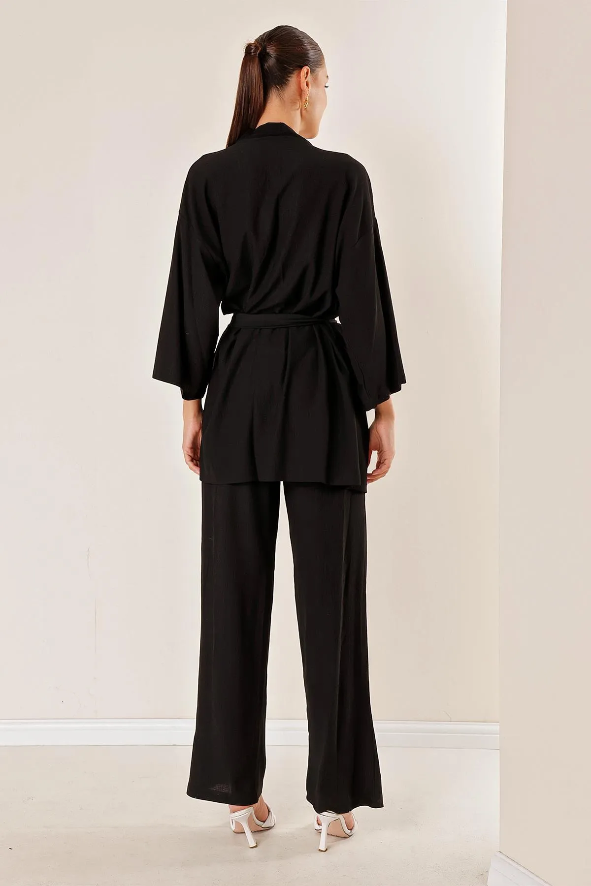 By Saygı  Faltiges Hosen- und Taschen-Kimono-Set in Schwarz
