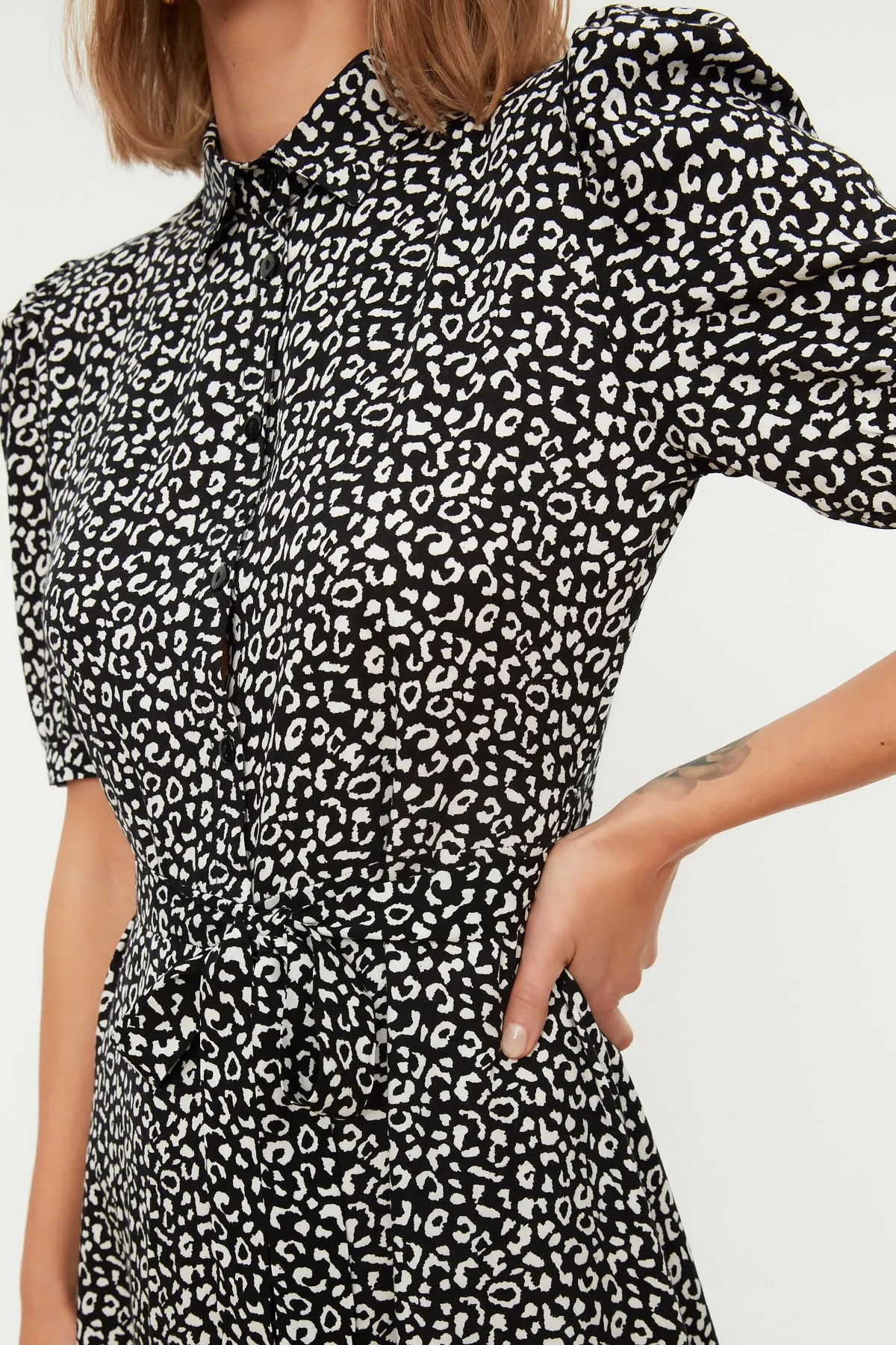 Trendyol Collection  Gewebtes Kleid mit mehrfarbigem Druckdetail TWOSS20EL1559