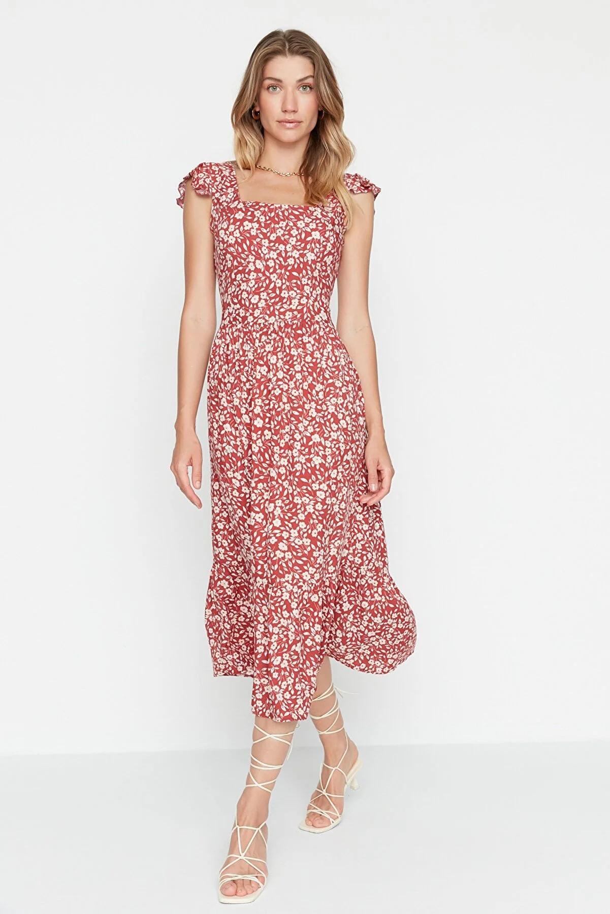 Trendyol Collection  Gefliestes A-Linien-Kleid aus Viskose mit Blumendruck und quadratischem Ausschnitt TWOSS20EL3331