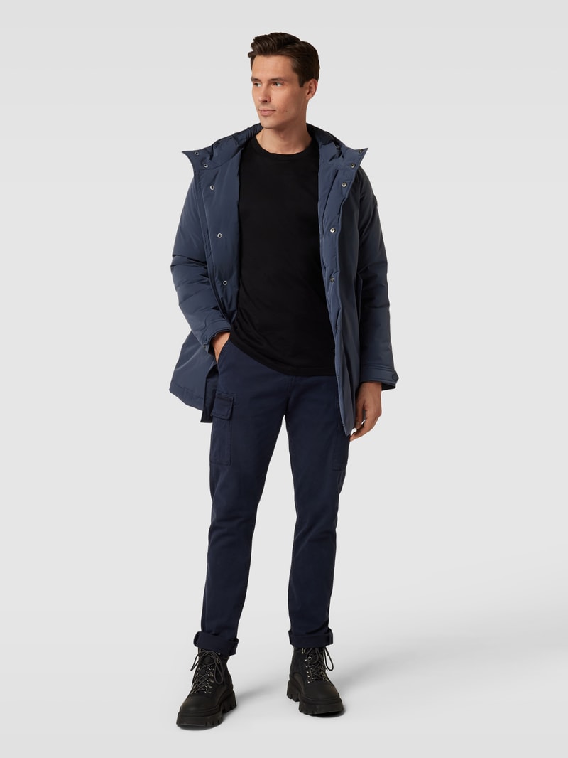 Daunenjacke mit Label-Patch in marineblau