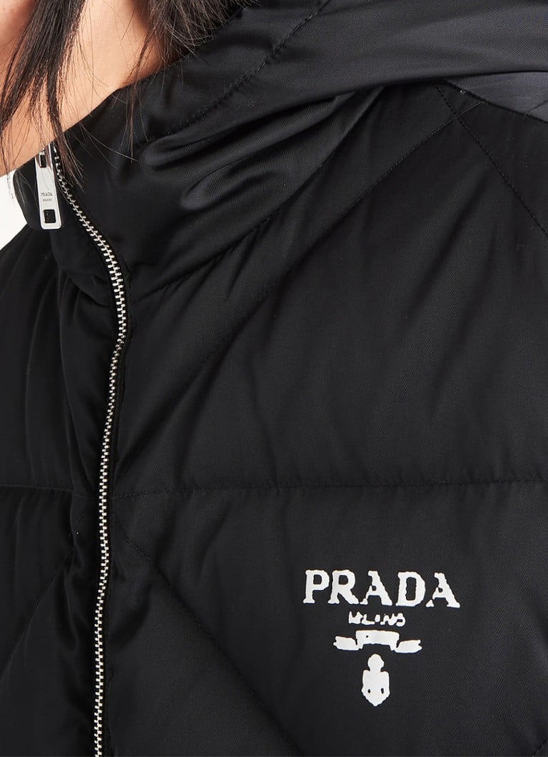 Prada Re-Nylon prsluk s punjenjem od paperja i kapuljačom