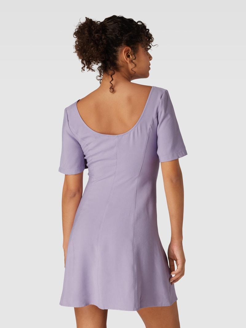 Minikleid mit Label-Stitching in lavendel