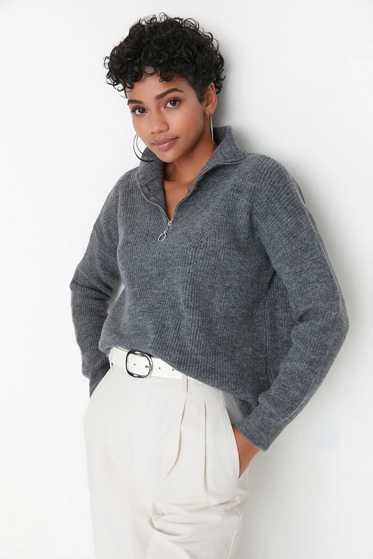 Trendyol Collection  Anthrazitfarbener Strickpullover mit weicher Struktur und Reißverschluss TWOAW20XS0009