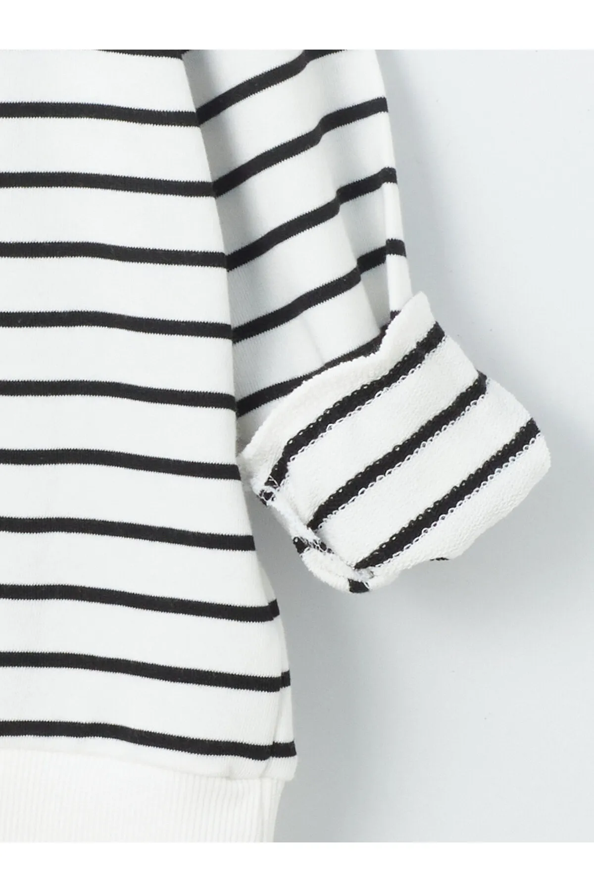 LC Waikiki  Gestreiftes Langarm-Sweatshirt für Mädchen mit Rundhalsausschnitt