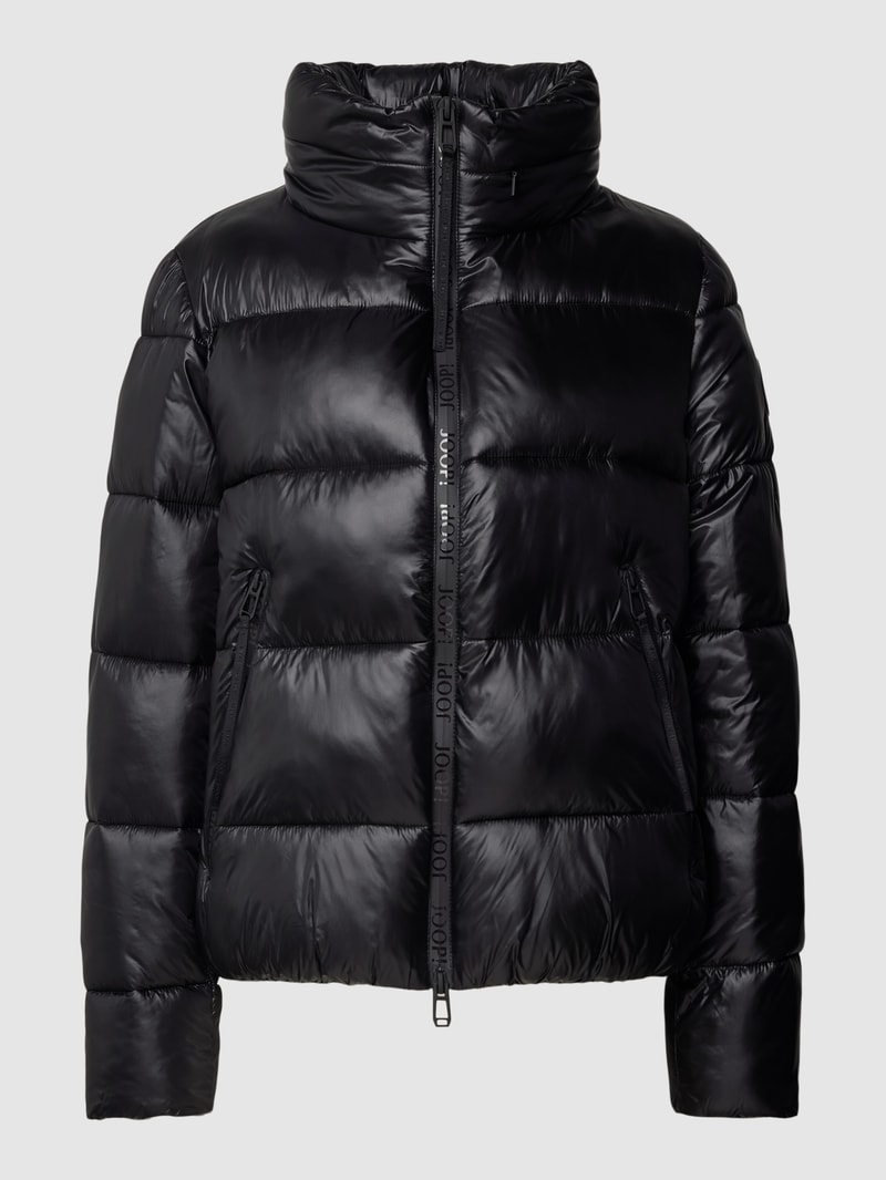 Steppjacke mit Label-Reißverschluss in schwarz