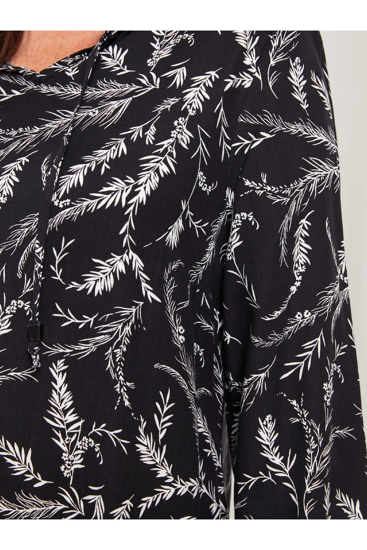 LC Waikiki  Gemustertes, langärmliges Damenkleid aus Viskose mit Bindekragen
