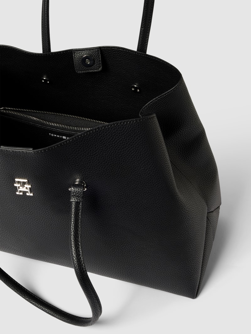 Shopper mit Label-Applikation in schwarz