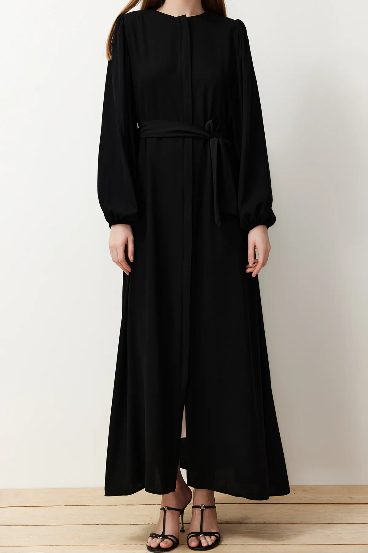 Trendyol Modest  Schwarze, gewebte Mevlana-Kappe mit Ballonärmeln und Reißverschluss und Ferace TCTSS24KF00030