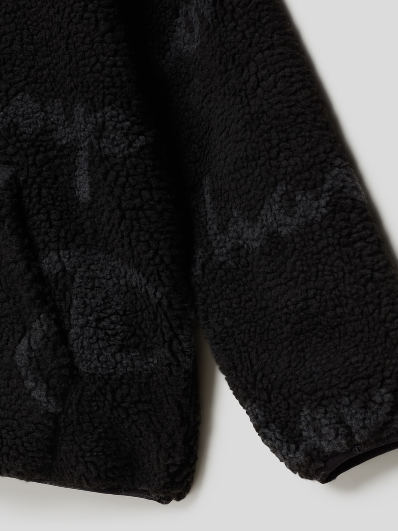 Hoodie in Teddyfell-Optik in schwarz